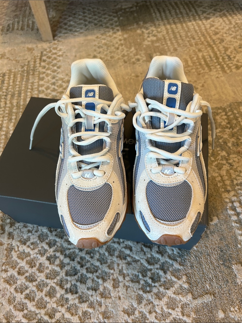 New Balance Running Shoes NWT in Gray, White & Blue with Gum Sole - Picture 4 of 5